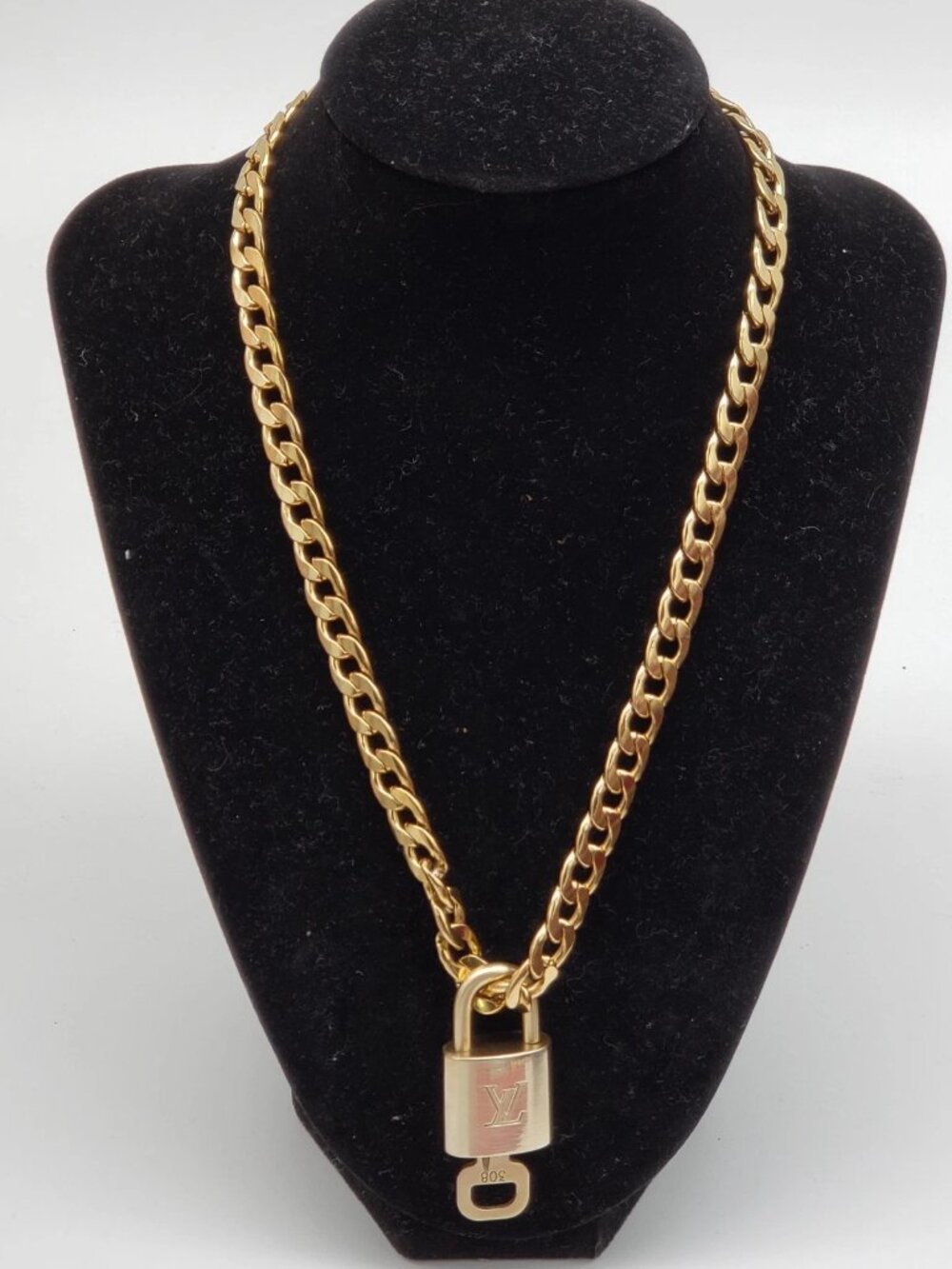 Gold-Plated Necklace with Authentic Louis Vuitton Padlock - Picture 6 of 6